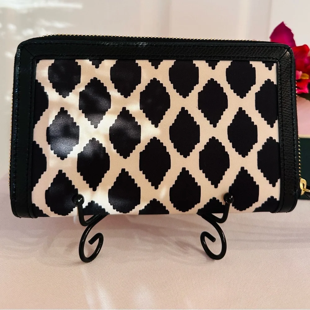VERA BRADLEY ~ Black/Cream Geometric Wristlet Pebble Leather Trim Gold Hardware - Picture 11 of 13